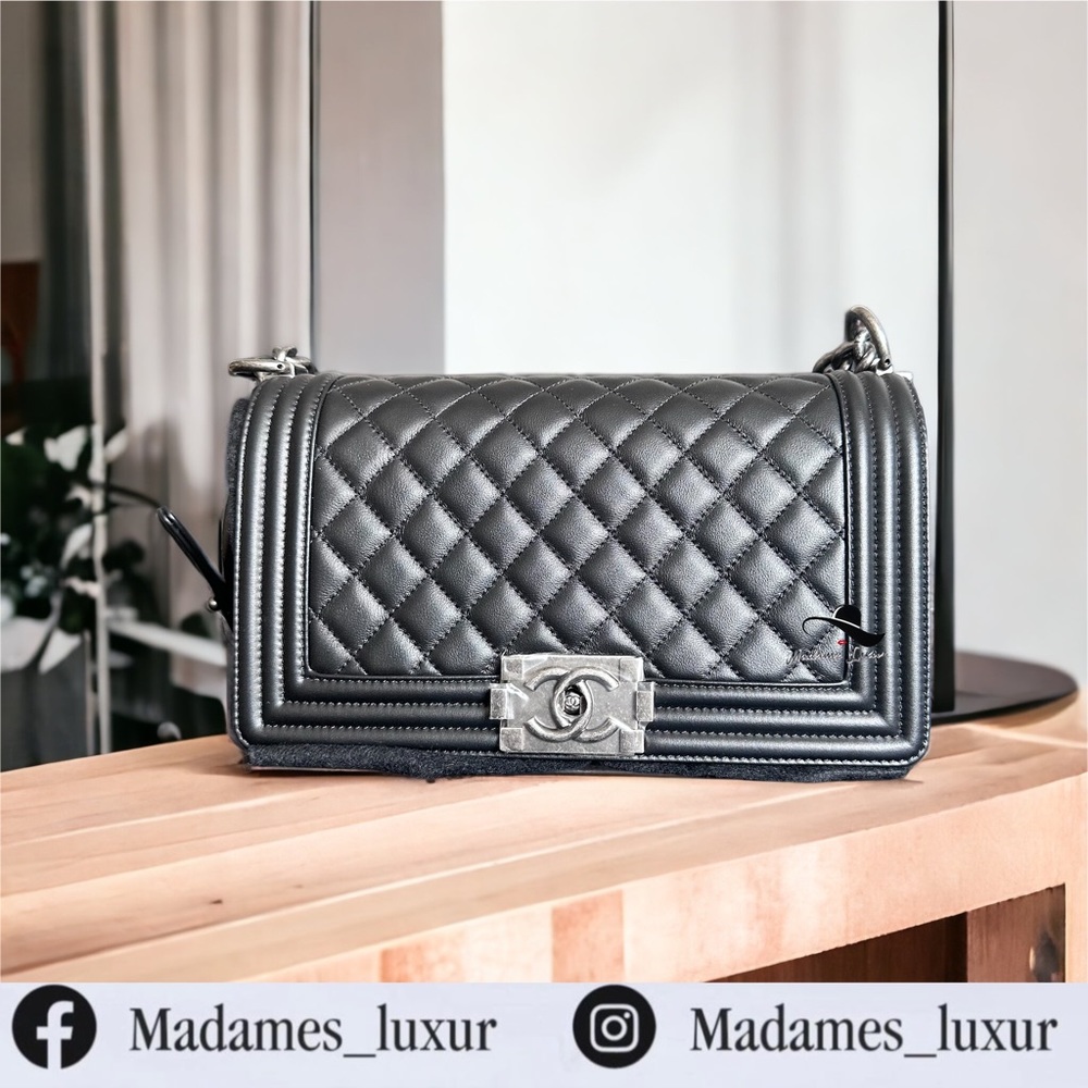 Chanel Boy Medium